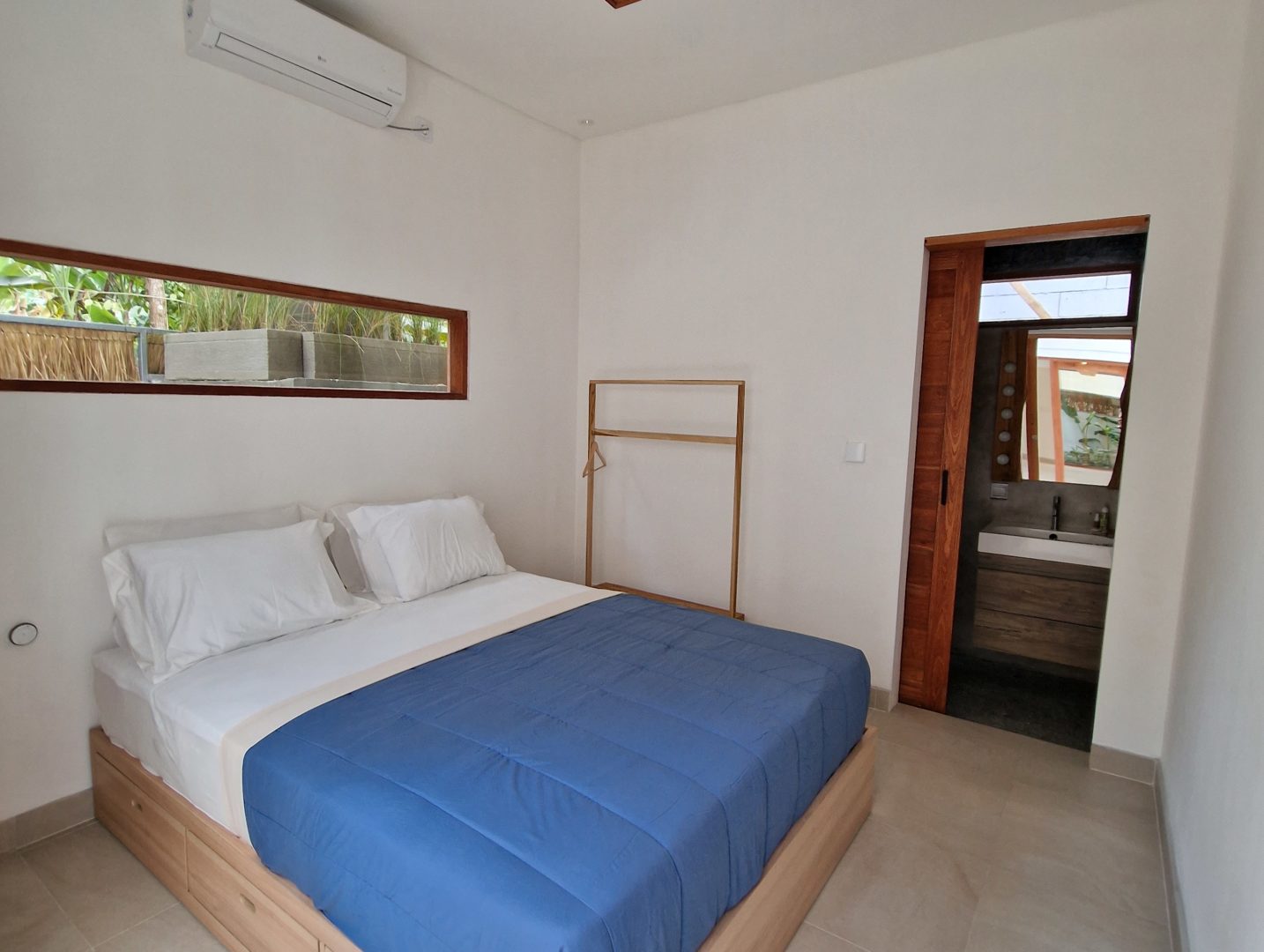 Second bedroom with ensuite bathroom Villa Kuta Beach Lombok