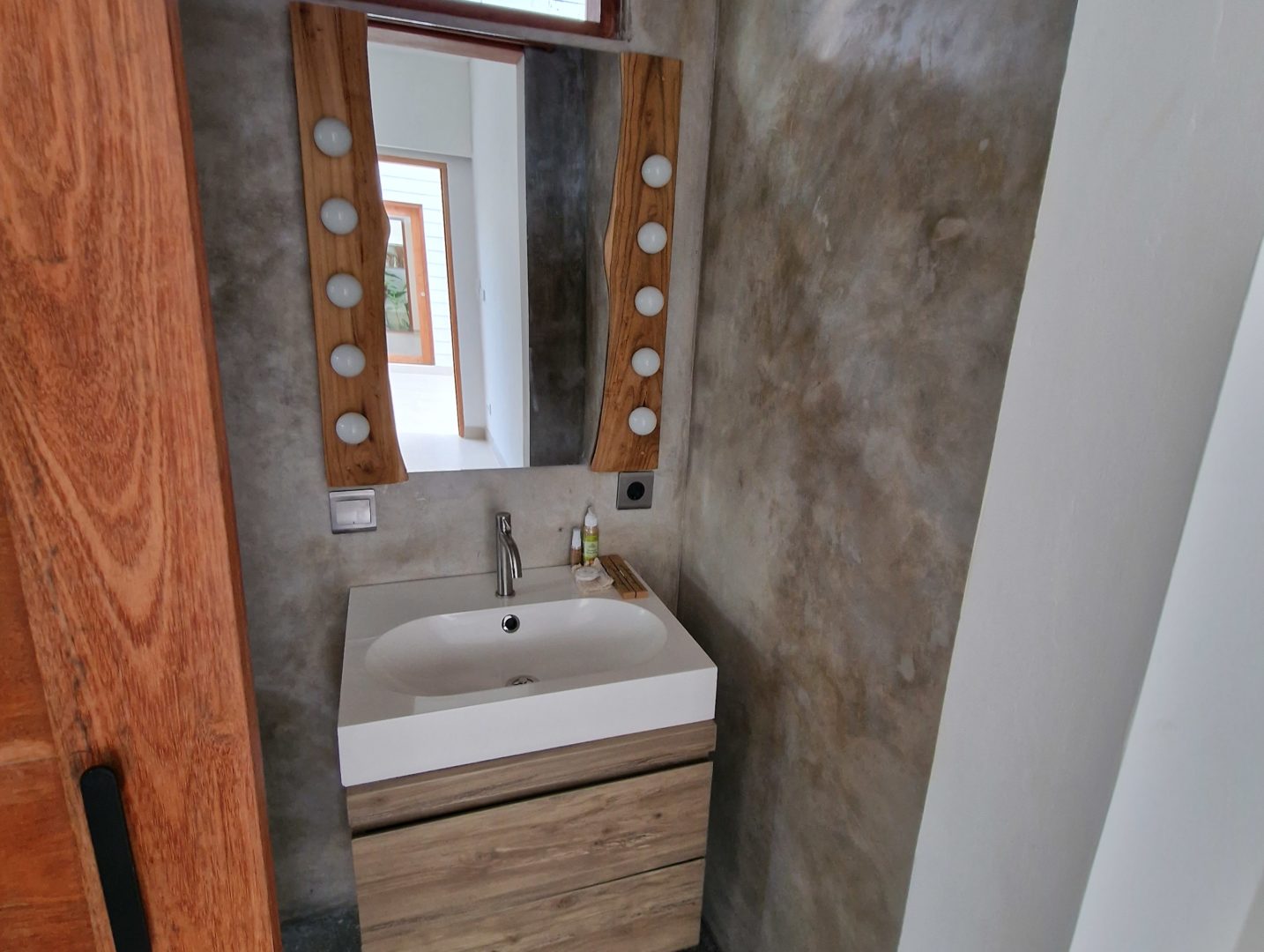 Bathroom in second bedroom Villa Kuta Beach Lombok